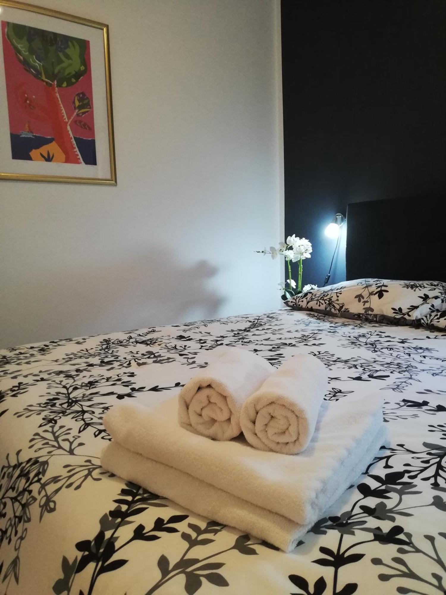 Apartments Poretti For 2,In Center Parking Free In The Yard,6 Min Beach Walk Rovinj Exterior foto