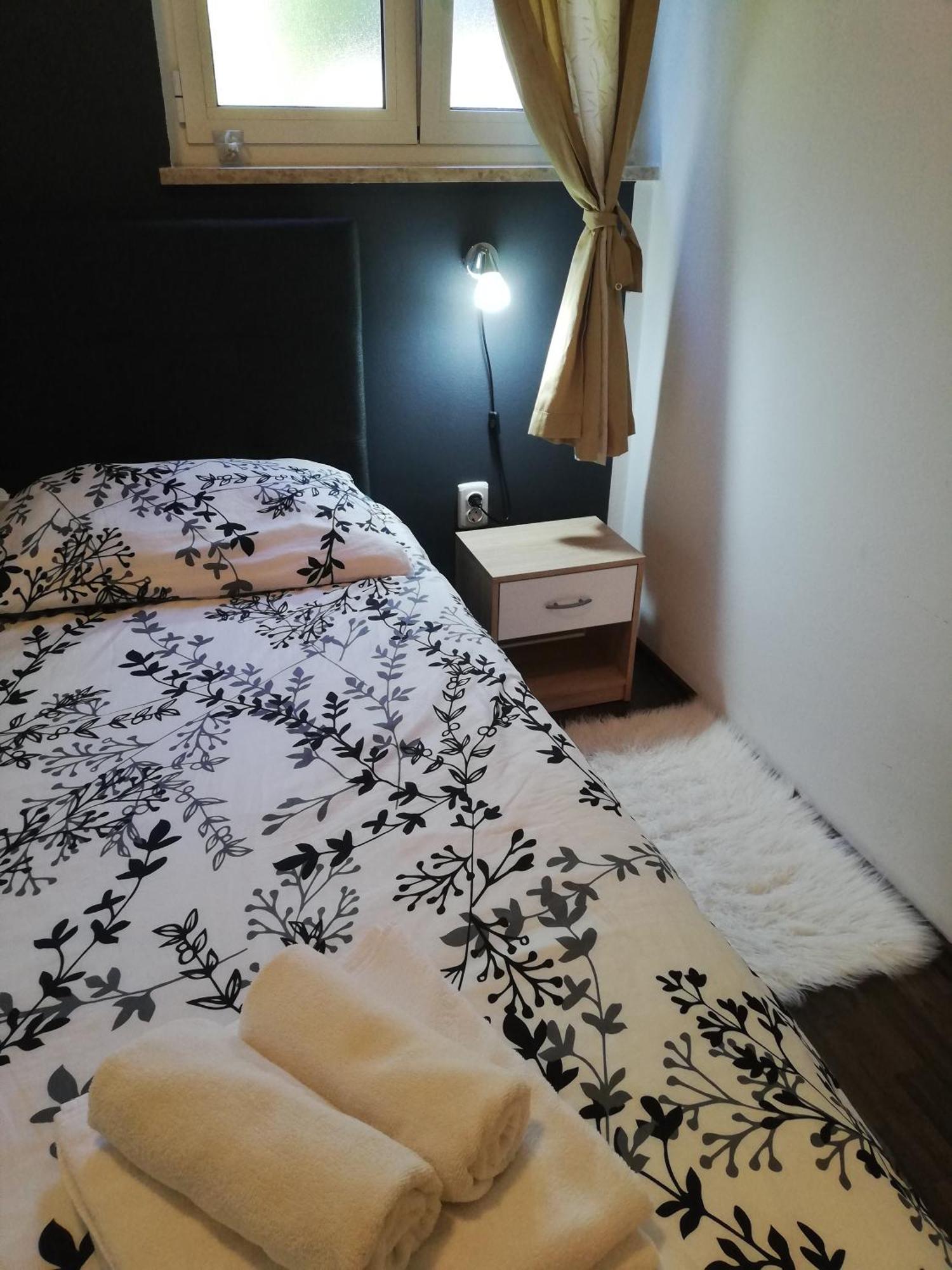 Apartments Poretti For 2,In Center Parking Free In The Yard,6 Min Beach Walk Rovinj Exterior foto